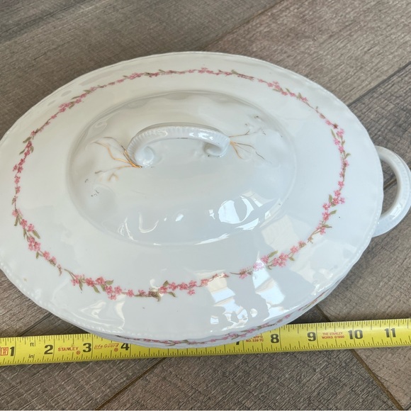 Victoria Austria Porcelain Floral Serving Bowl 9.5” Oval with Lid - Picture 8 of 9